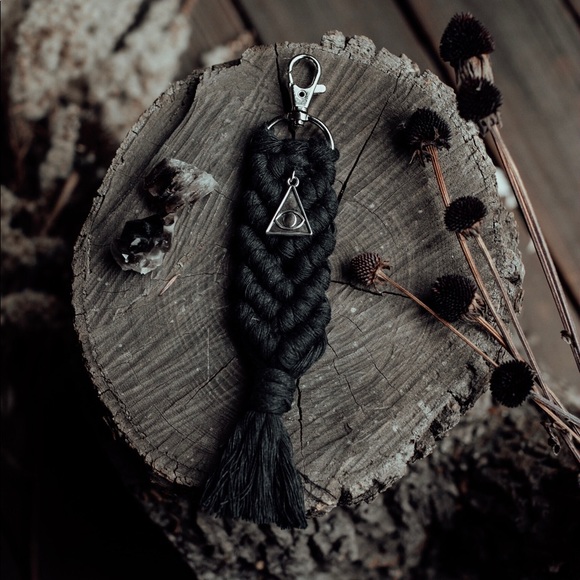 Handmade Macrame Keychain All Seeing Eye - Picture 1 of 3